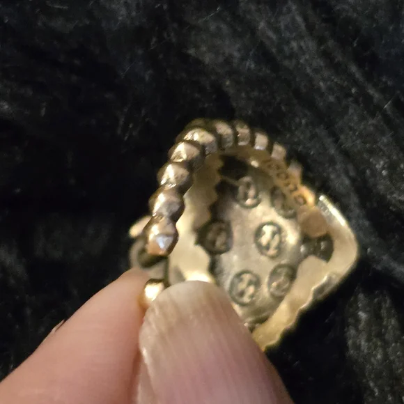 Gucci 18kgo Elegant Red Strawberry Ring - Picture 7 of 10